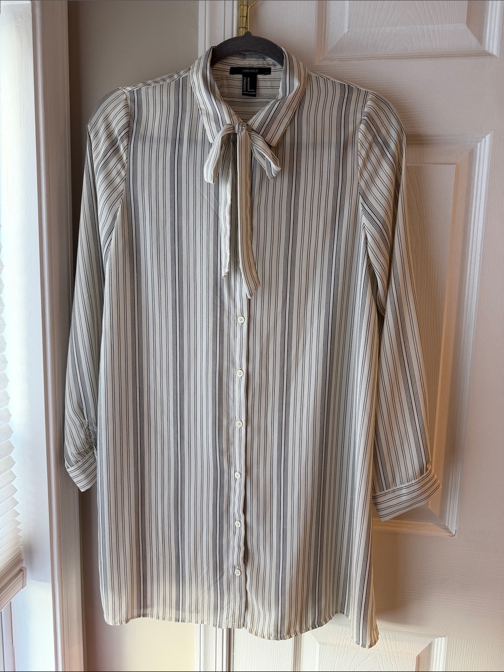 Forever 21 Striped Tie-Neck Button Down Blouse in Cream and Black